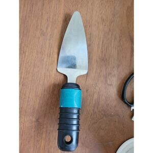 Black and Green Pie Cake Dessert Server  - Wedge Blade, Hard Plastic Handle